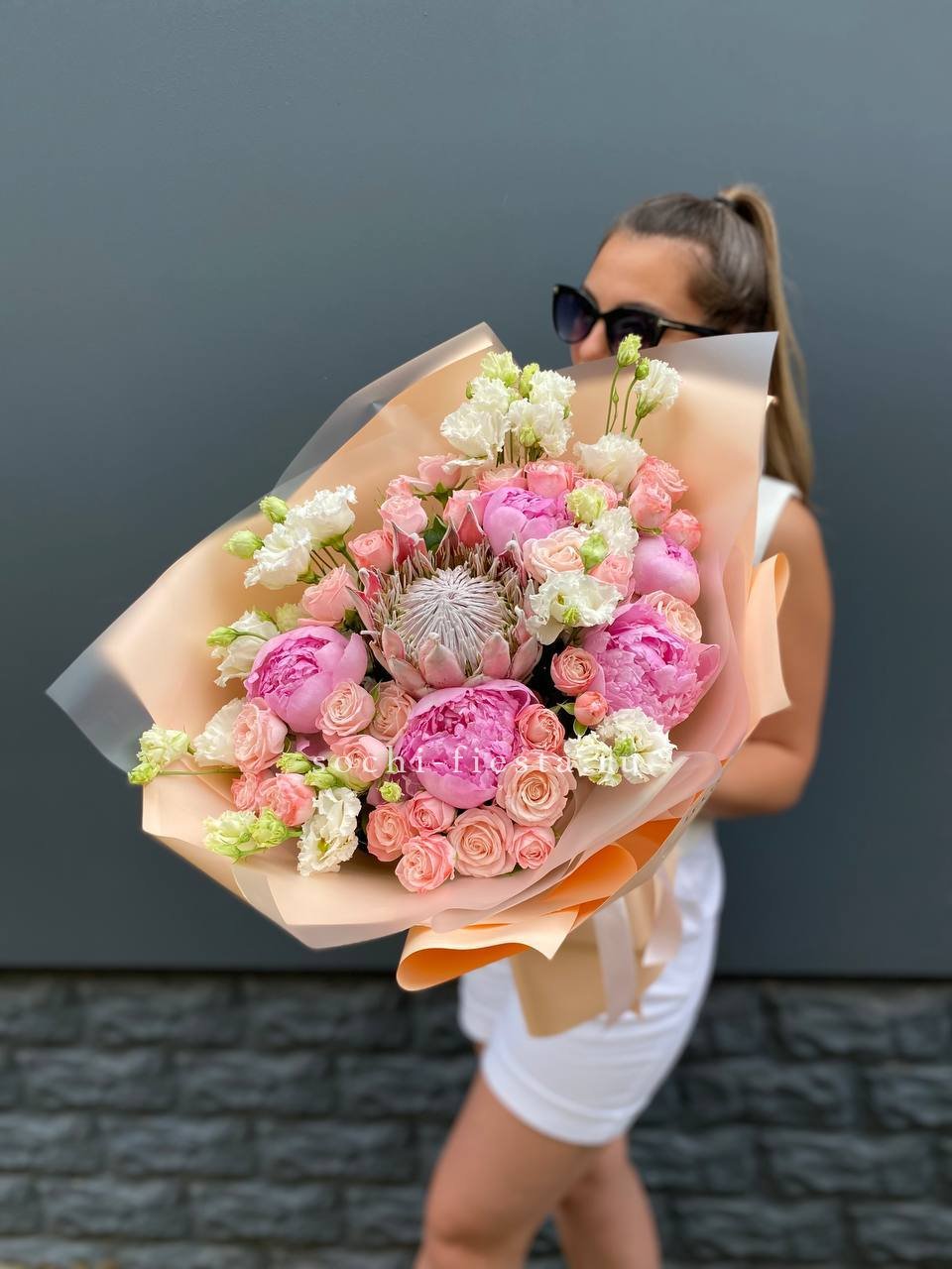 ростовский свадебный сборный букет из белых роз и эустомы для невесты