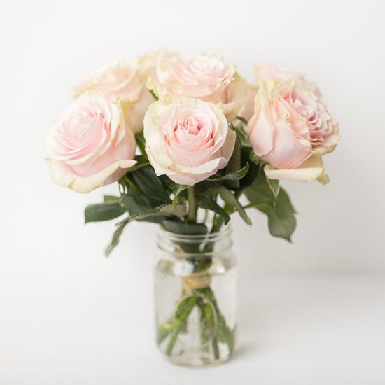 сортовые розы Freedom и Red Naomi в ростовской флористической студии