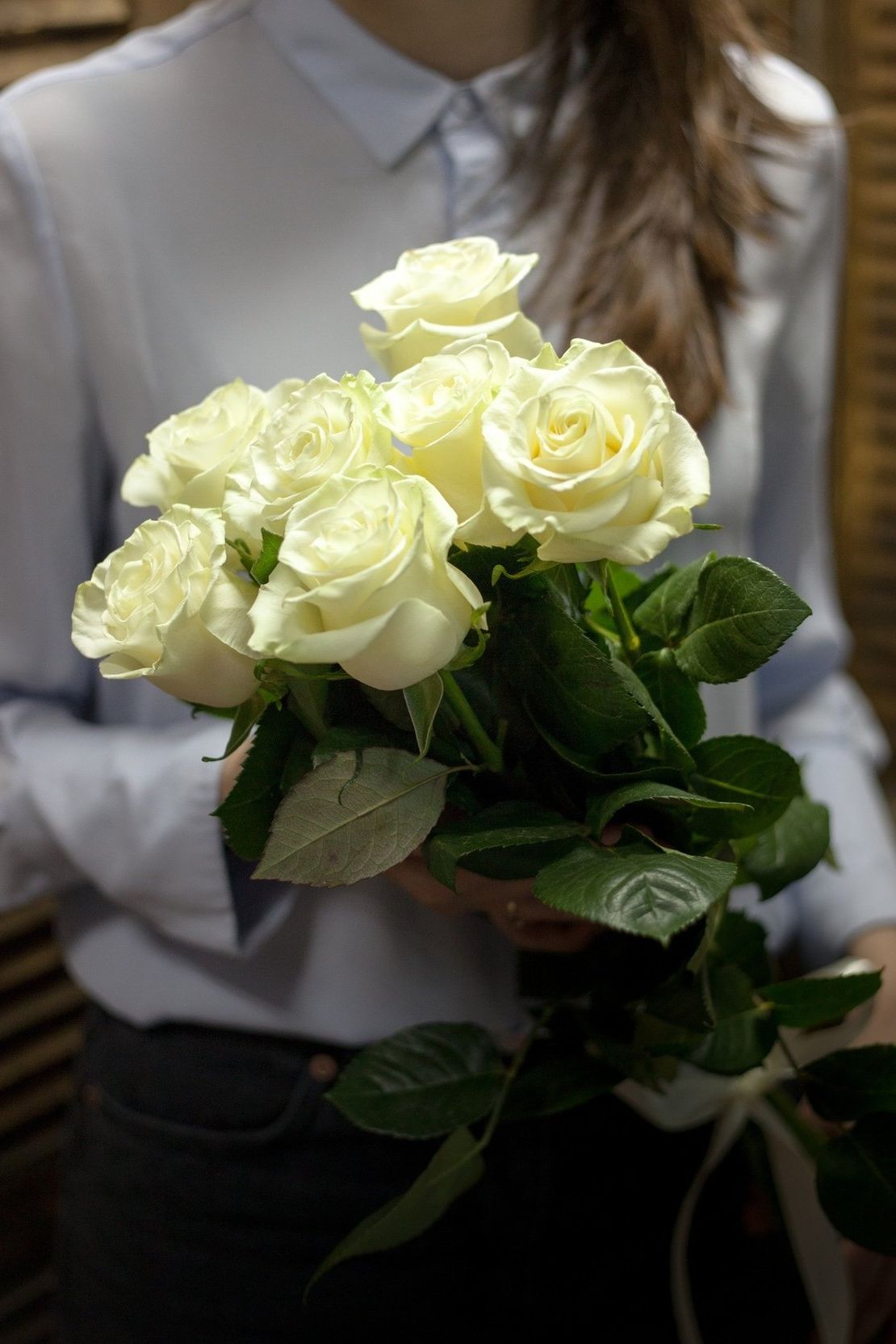 корпоративная корзина с розами Red Naomi для ростовского предприятия