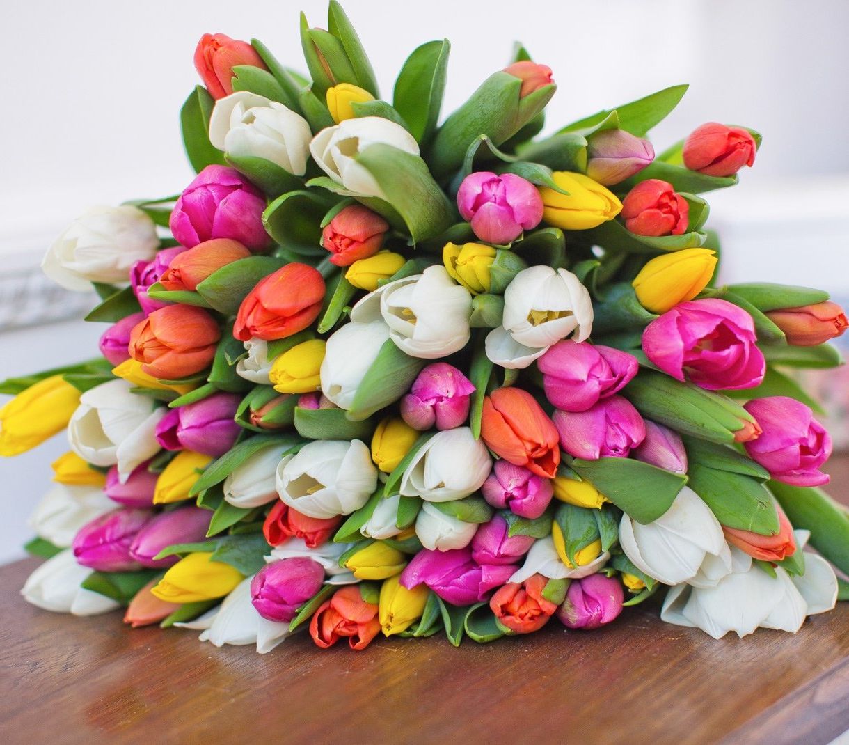 свадебная композиция с пионами и гортензией для ростовской церемонии