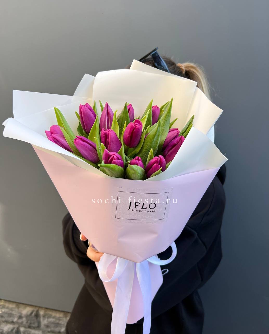 каталог по видам с розами и подсолнухами в ростовской флористической студии