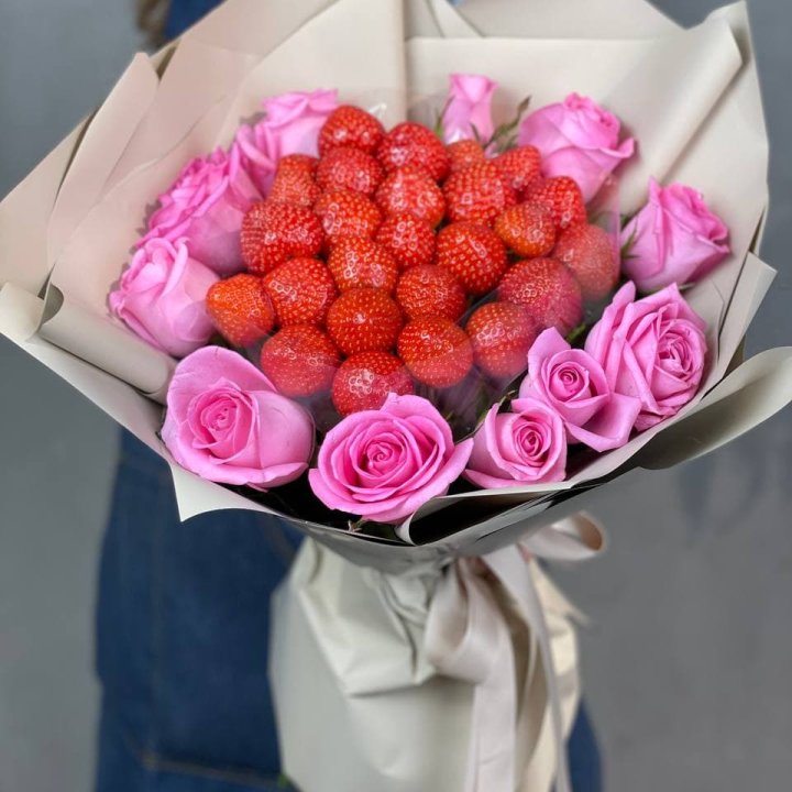 Клубника и розы в Ростове-на-Дону