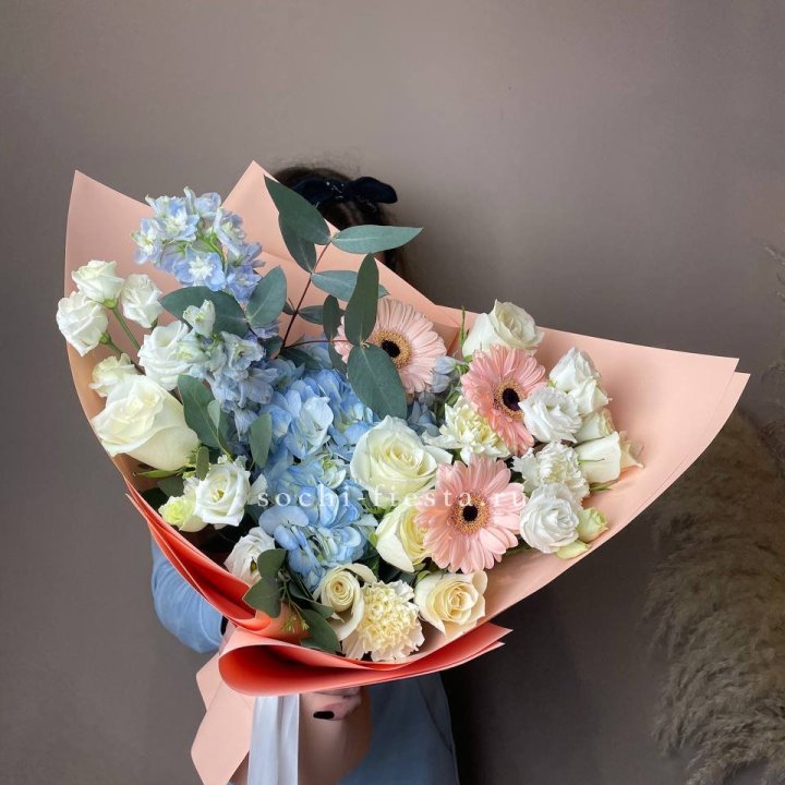  Букет гортензии и роз "Валенсия" в Ростове-на-Дону