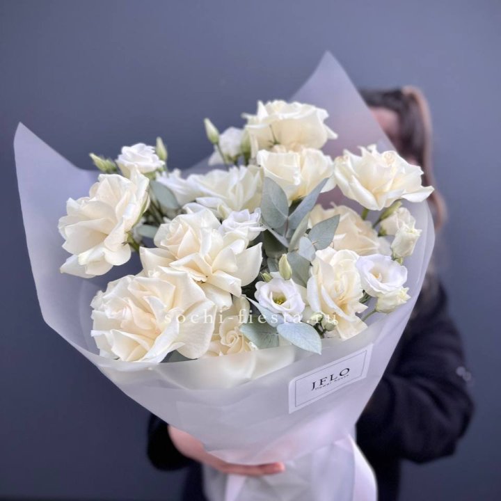 Букет французских роз и эустомы  в Ростове-на-Дону