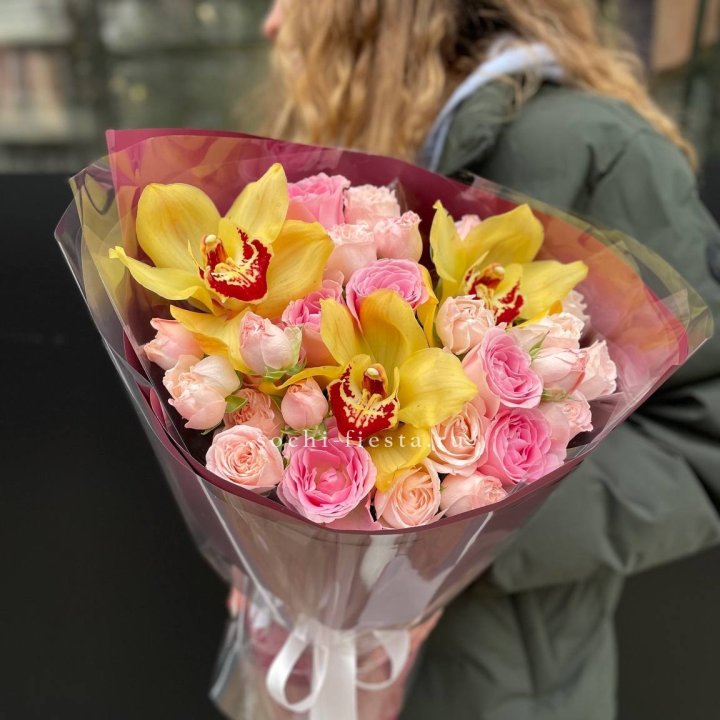  Букет орхидей и роз Есенья в Ростове-на-Дону