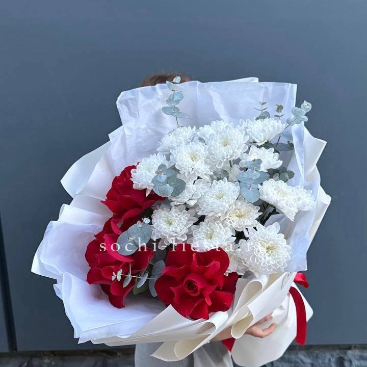 Дуо розы и хризантемы в Ростове-на-Дону