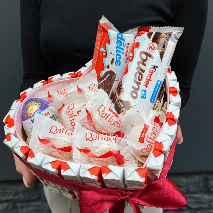 Подарочный набор сердце с Киндерами и Рафаэлло в Ростове-на-Дону