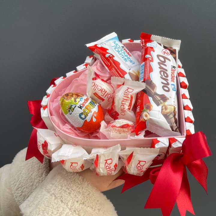 Бокс киндерами и раффаэлло в Ростове-на-Дону