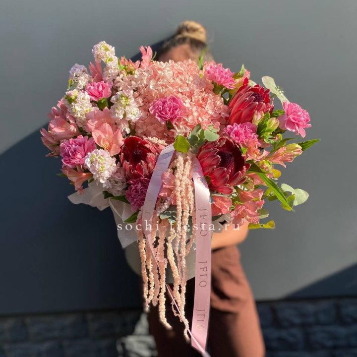 Коробка с цветами "Камикадзе" в Ростове-на-Дону