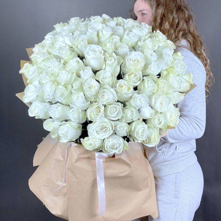 101 белая высокая импортная роза в Ростове-на-Дону
