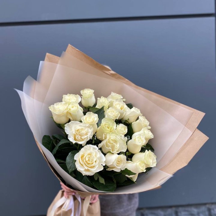  Букет  высоких белых роз   в Ростове-на-Дону
