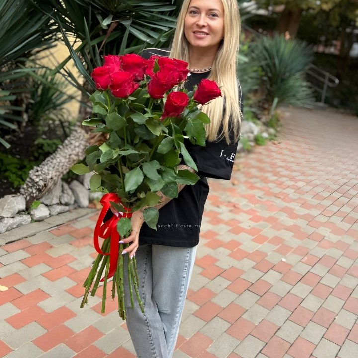 15 высоких красных роз в Ростове-на-Дону