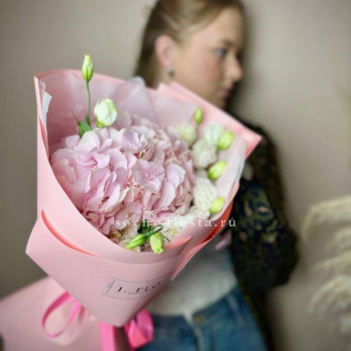 Букет с гортензией №2 в Ростове-на-Дону