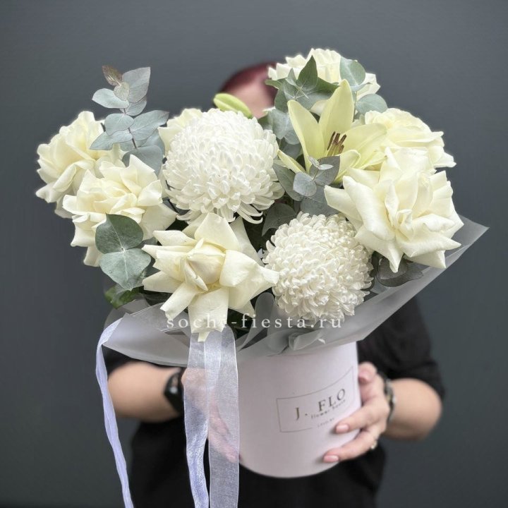 Цветы в шляпной коробке  в Ростове-на-Дону