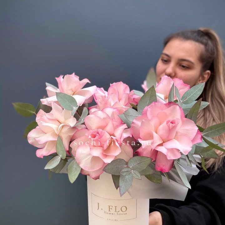 7 Французских роз в боксе в Ростове-на-Дону