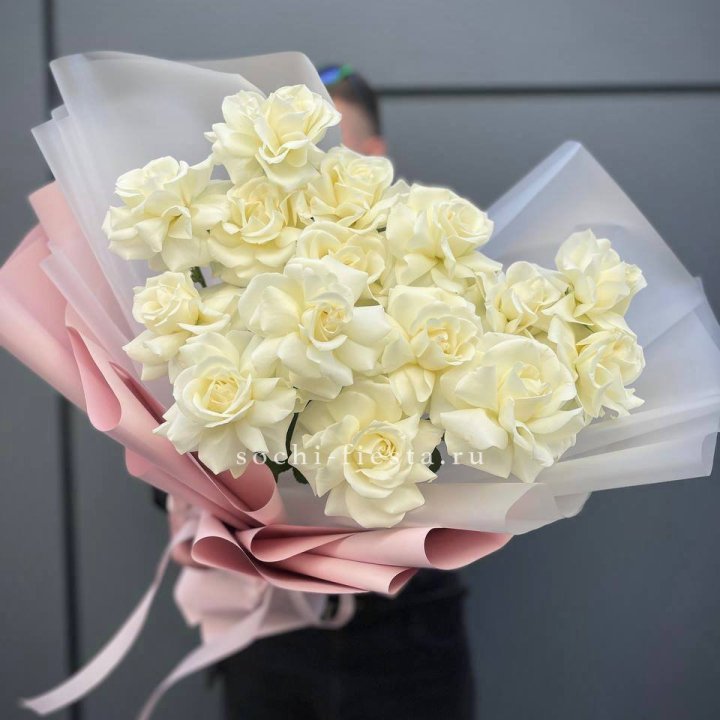 Букет из 15 французских роз Вайт дрим в Ростове-на-Дону