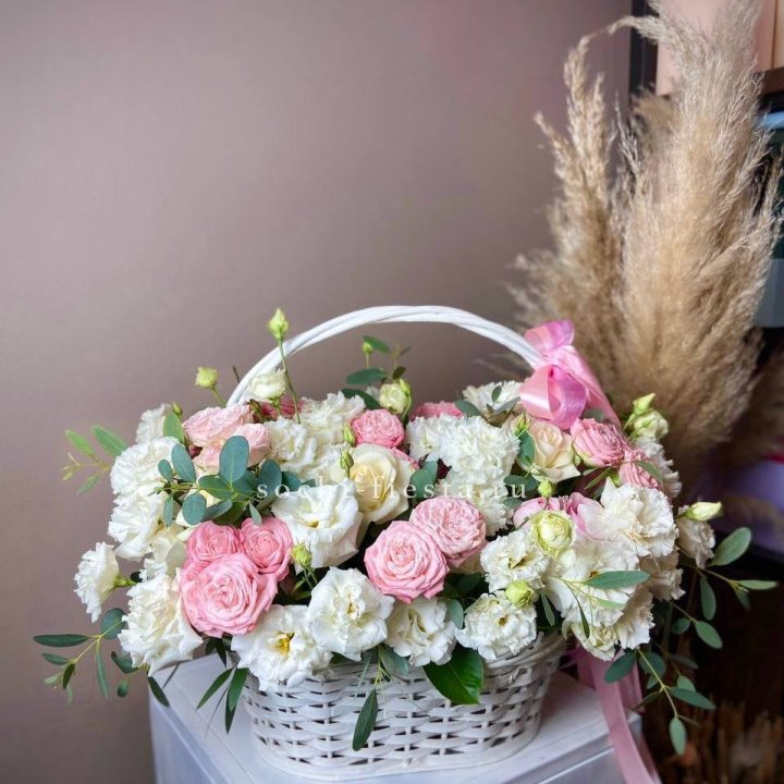 Цветочная корзина "Пинки вайт" в Ростове-на-Дону