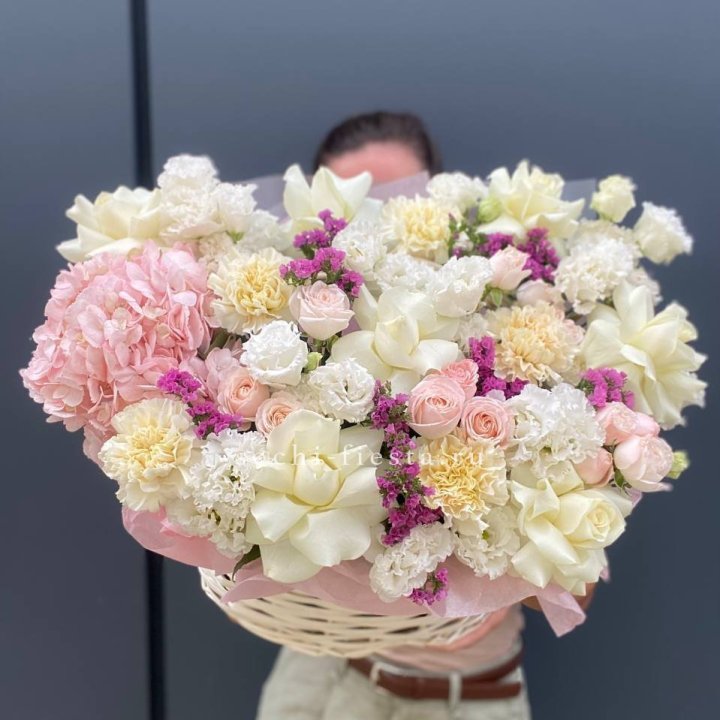 Корзина "Воздушная нежность" в Ростове-на-Дону