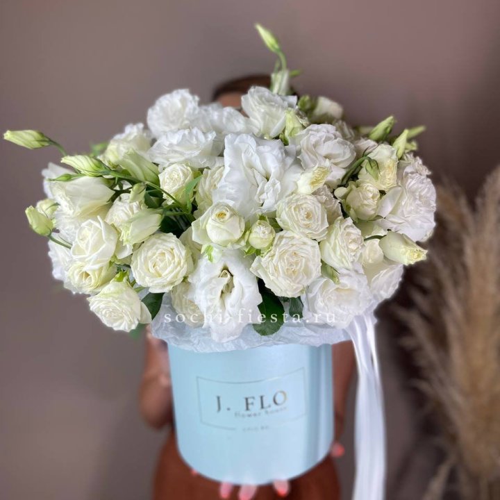 Бокс кустовых роз и эустомы  в Ростове-на-Дону