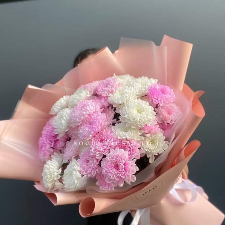  Букет бело-розовых хризантем  в Ростове-на-Дону