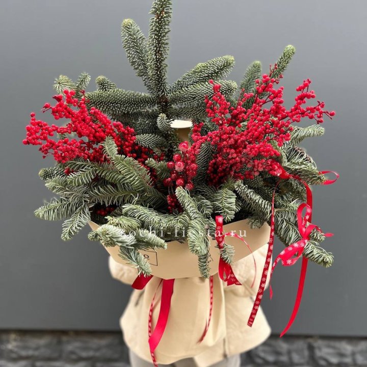 Букет нобилиса и ягод в Ростове-на-Дону