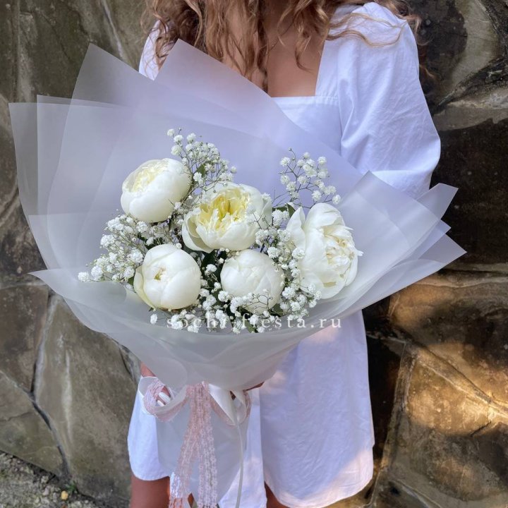 Букет белых пионов "Файв" в Ростове-на-Дону