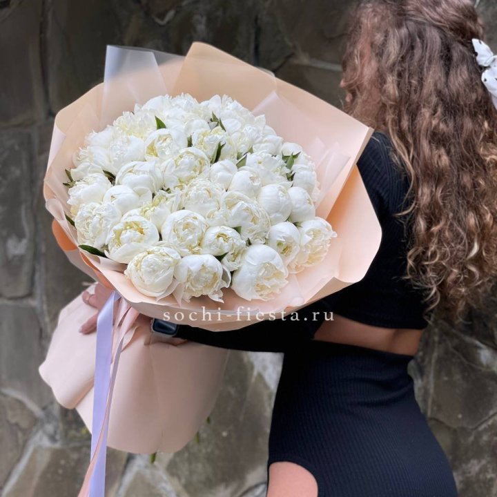 35 белых пион в Ростове-на-Дону