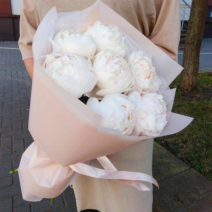 Букет белых пионов в Ростове-на-Дону