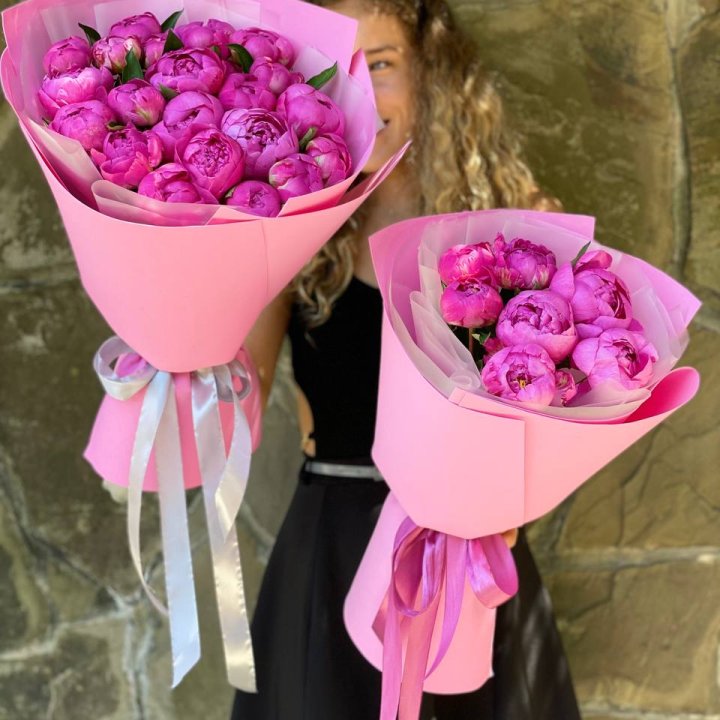 Букет ярких пионов  в Ростове-на-Дону