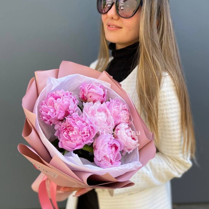 7 пионов в оформлении в Ростове-на-Дону