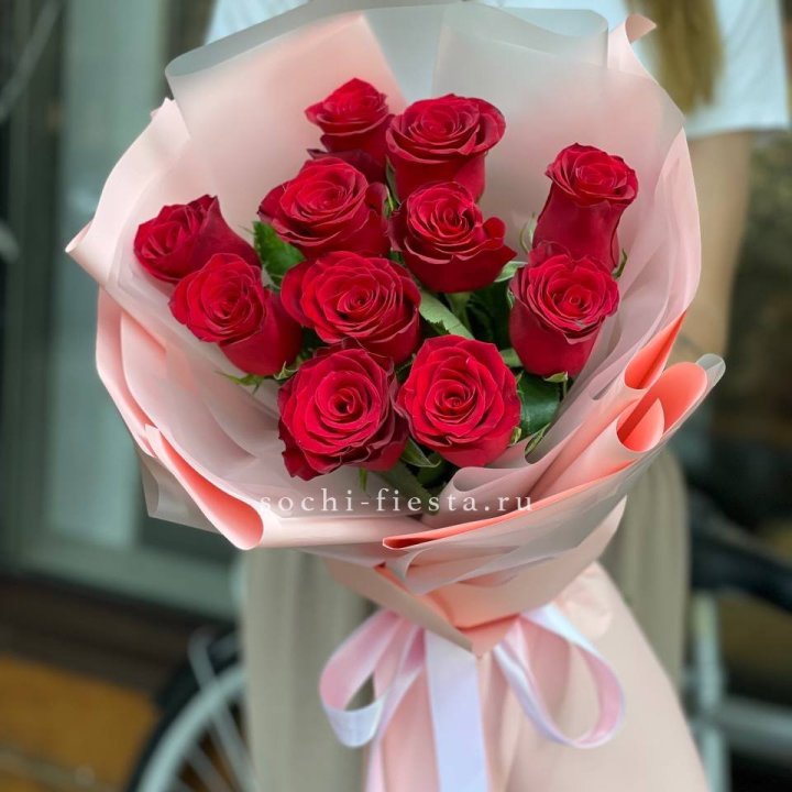 Букет красных роз "Мадам ред" в Ростове-на-Дону
