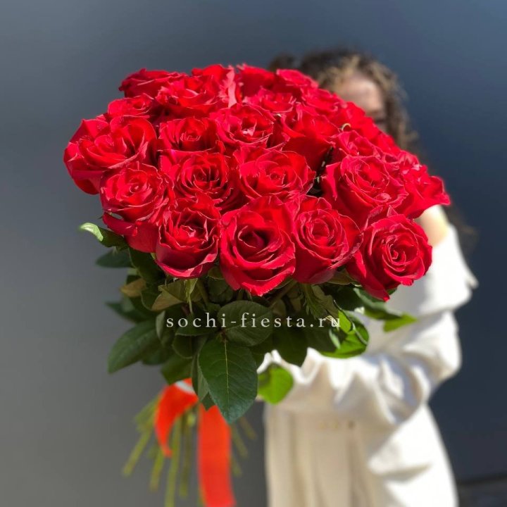 25 высоких красных роз в Ростове-на-Дону