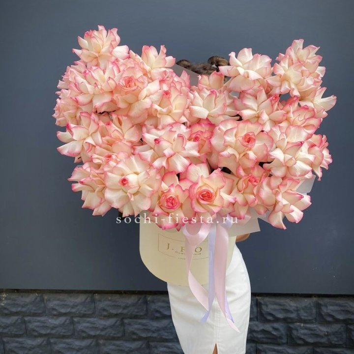 31 французская роза Джумилия в боксе в Ростове-на-Дону