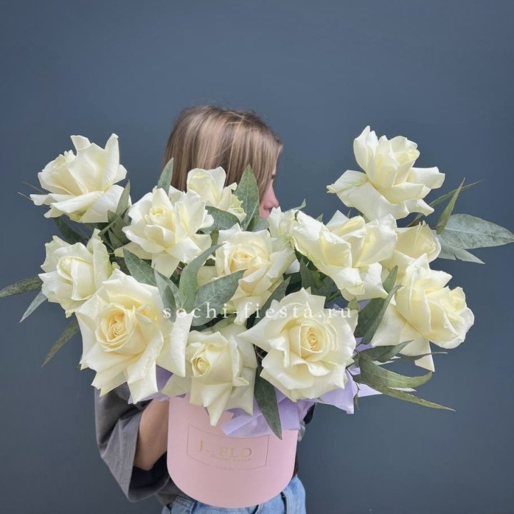 15 Французских роз в боксе в Ростове-на-Дону