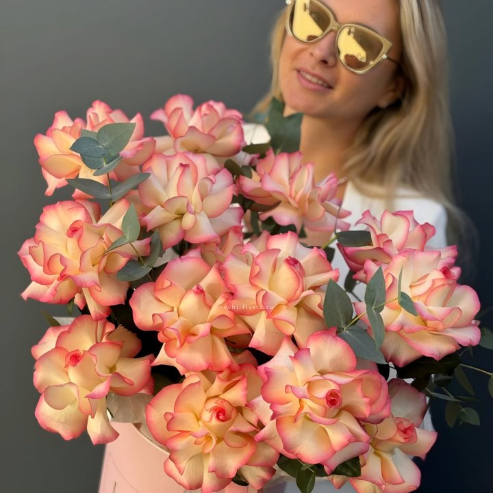 15 французских  роз Джумилия в боксе в Ростове-на-Дону