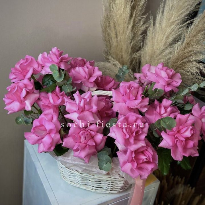 25 роз в цветочной корзине Пинк в Ростове-на-Дону