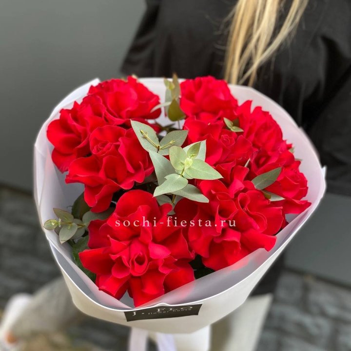 9 Красных французских роз в Ростове-на-Дону