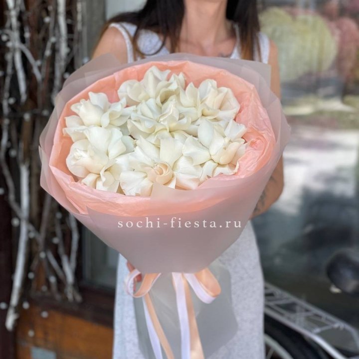 7 Белых французских роз в Ростове-на-Дону