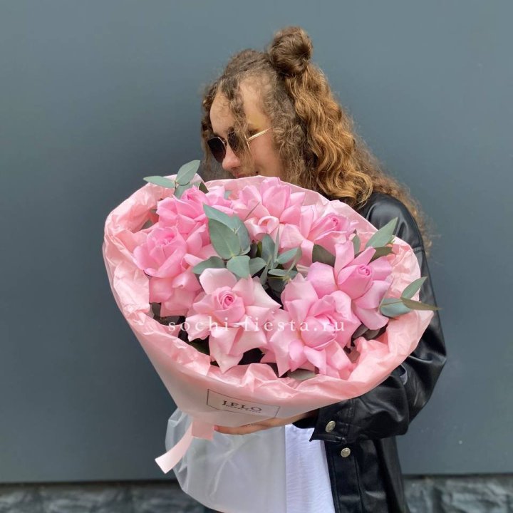 7 розовых роз в Ростове-на-Дону