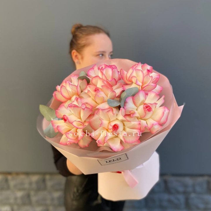 7 французских роз Джумилия в Ростове-на-Дону