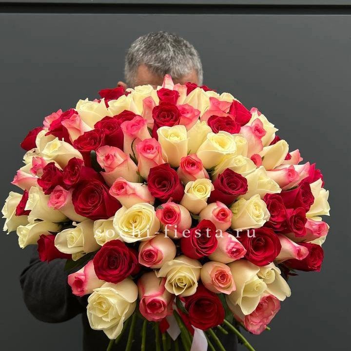101 разноцветная роза "Джули" в Ростове-на-Дону