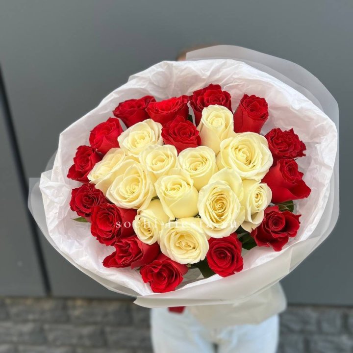27 роз микс в Ростове-на-Дону