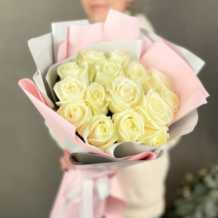 15 белых роз пудра в Ростове-на-Дону