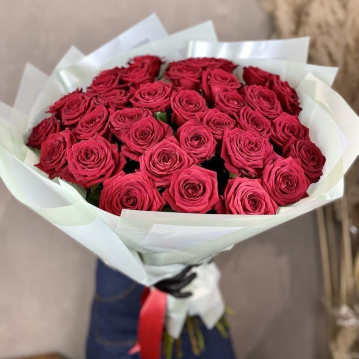 37 красных роз в Ростове-на-Дону