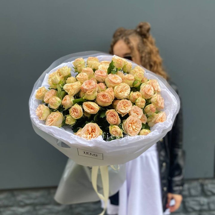 15 пионовидных роз в Ростове-на-Дону