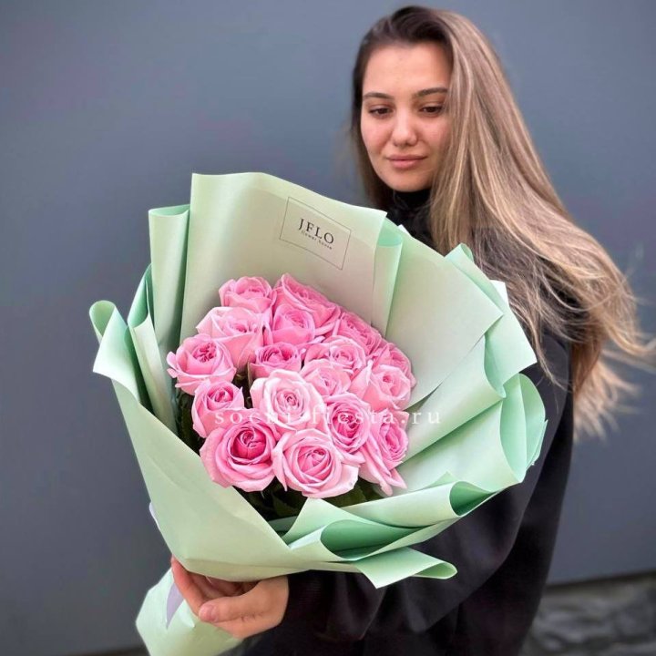 17 розовых роз в Ростове-на-Дону