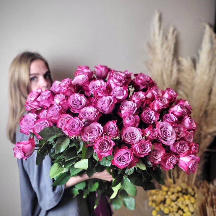 Охапка высоких роз Деп перпел в Ростове-на-Дону