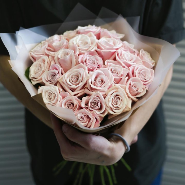 27 кремовых роз в Ростове-на-Дону
