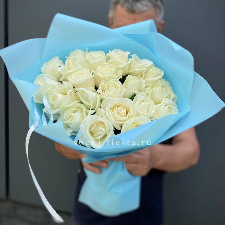 21 белая роза в Ростове-на-Дону