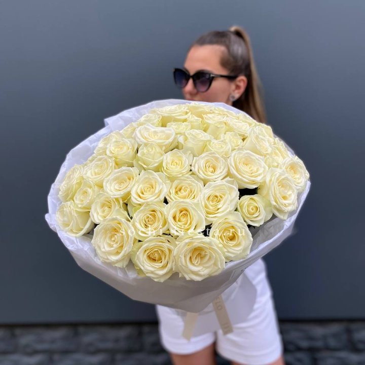 51 белая роза  в Ростове-на-Дону